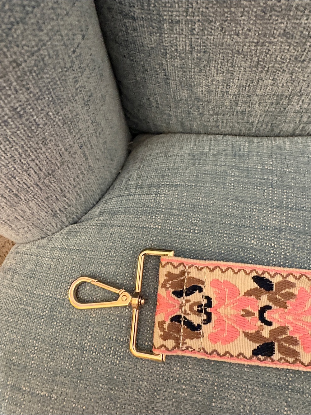 Adjustable Pink Floral-Patterned Crossbody Strap - Picture 3 of 8